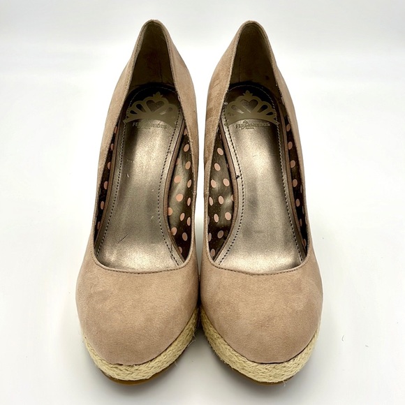 Fergalicious by Fergie Tan High Heel Espadrille Wedges Shoes Size 8.5 - Picture 3 of 11